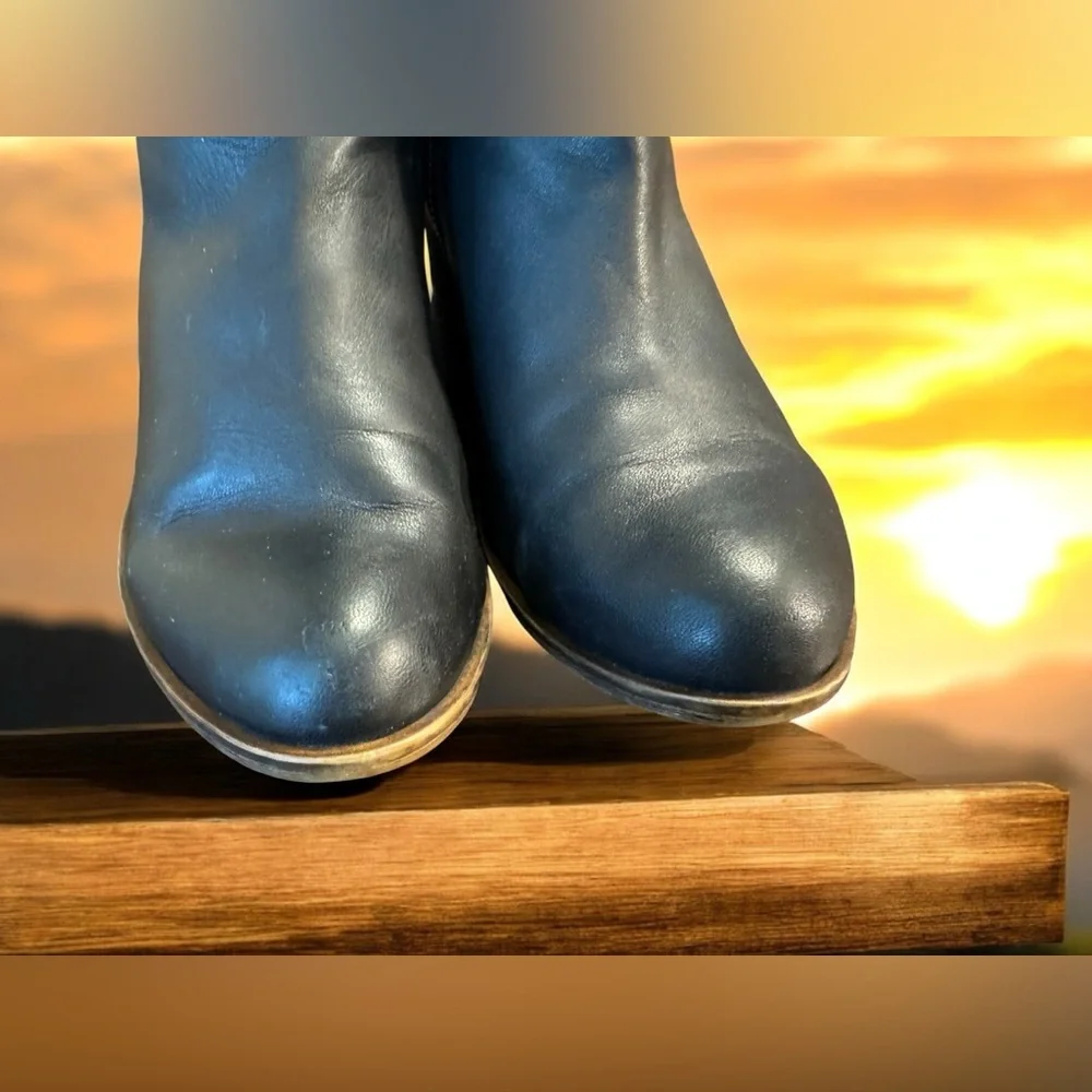 LUCKY Brand Genuine Leather Basel Ankle Bootie Women’s Size 9 Zip sides - Picture 7 of 11